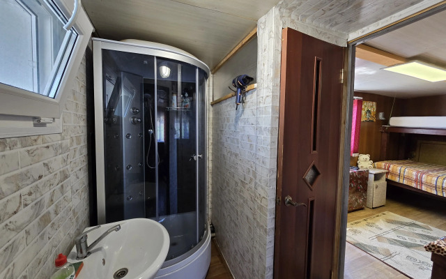 Private house Dom S Basseynom U Morya