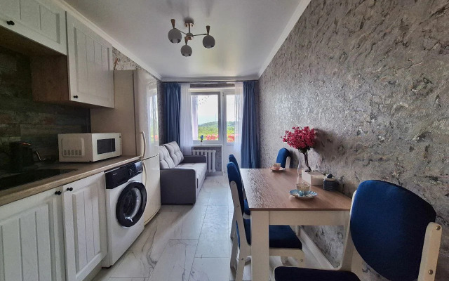 Odnokomnatnaya Provans S Vidom Na Gory S Balkona Flat