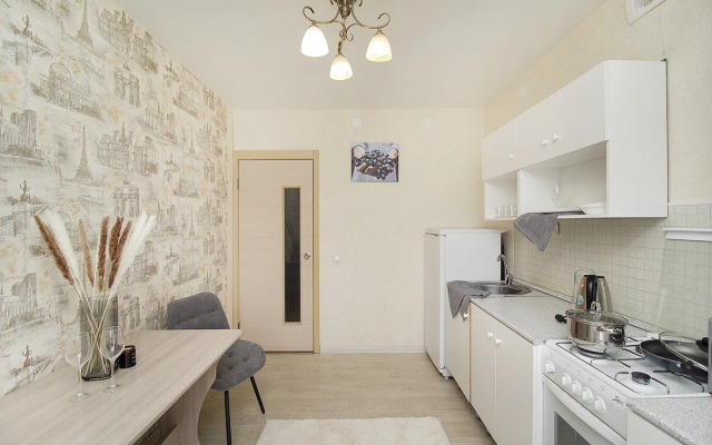 Na Pavlyukhina 99B Flat