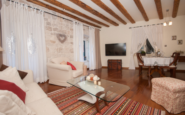 Old Square Stone Pearl Apartments