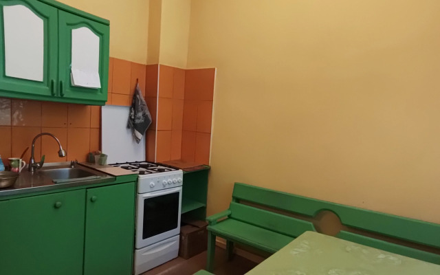 Snyat U Metro Guest house