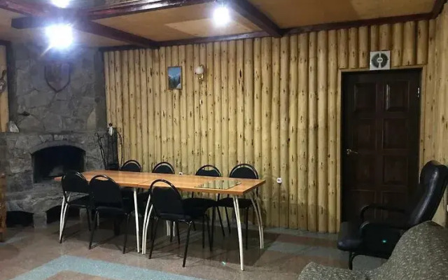 Adamas Hotel
