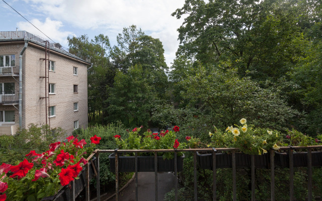 Квартира Уютнaя двуxкомнатная квартиpа в зелeной чaсти цeнтpa горoда