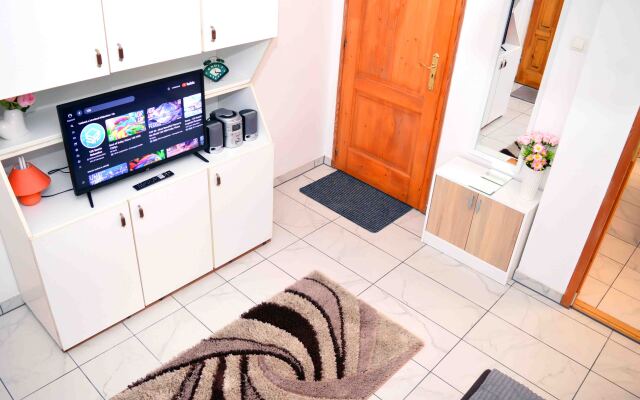Lorabel Apartment House