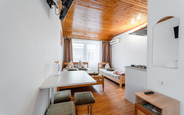 Yuzhny Guest House