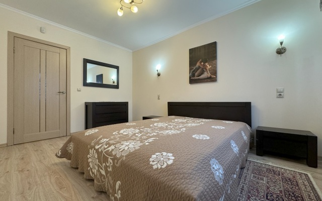 Apartamenty Trekhkomnatnaya Kvartira Na Sutki Ul. Chekhova 12 Apartments