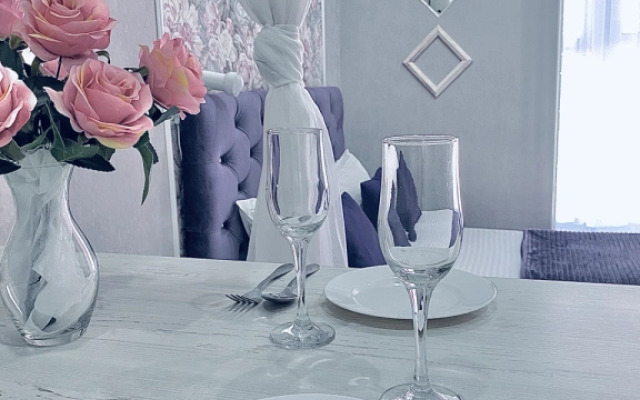 Стильная студия Фиолет возле парка и лебединого озера