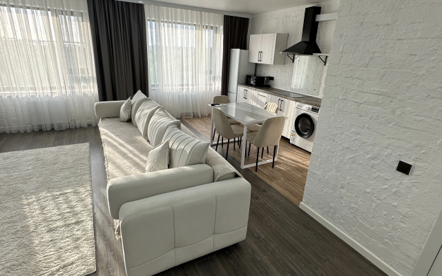 78 Na Akademicheskoy Apartments