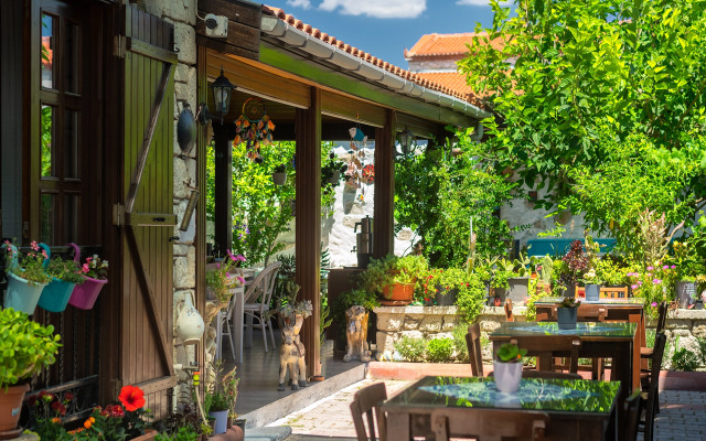 Flores Alacati Hotel