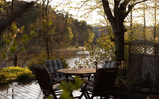 Вилла на берегу Тихого озера