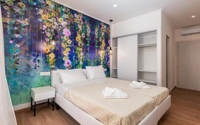 Aqua Luxury Suites