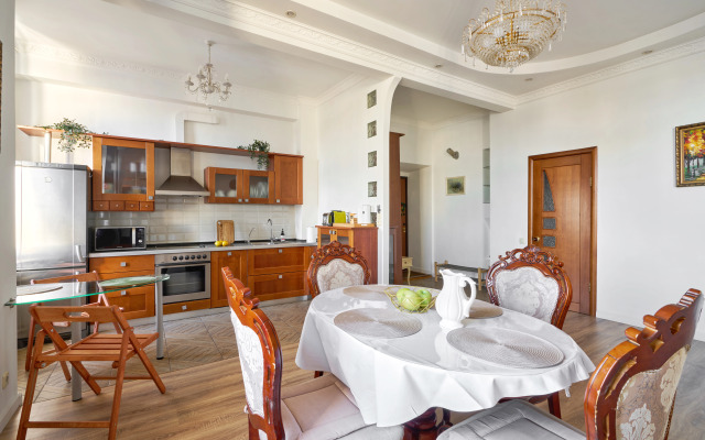 Dvukhetazhnye Na Tverskoy V 5 Minutakh Ot Kremlya Apartments