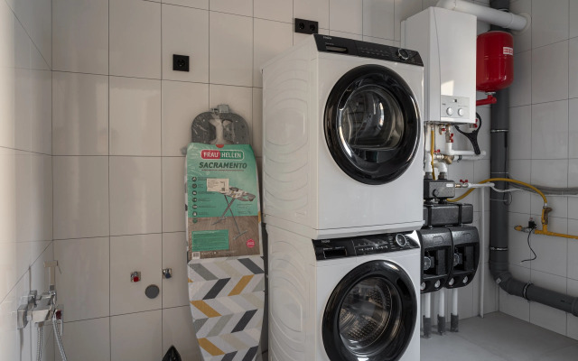 Granat s Basseynom i Mangalnoy Zonoy Villa