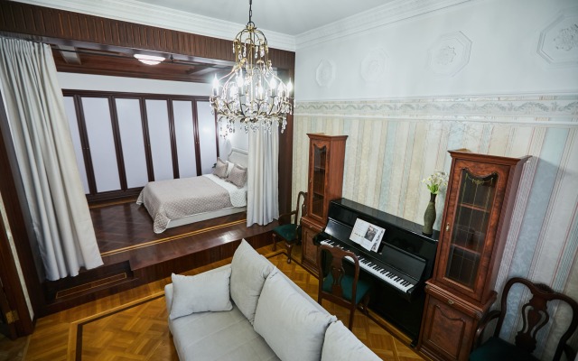 Квартира на 8 человек в Петербургском Стиле