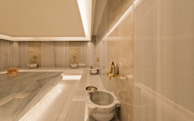 Prive Suite Side & Spa  (Adult Only 16+)