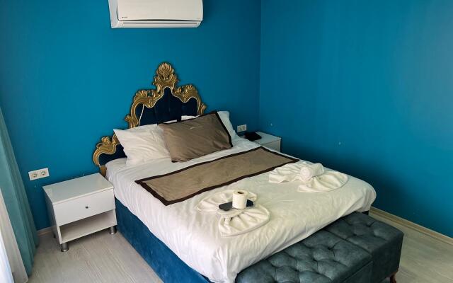 Отель Moon Blue