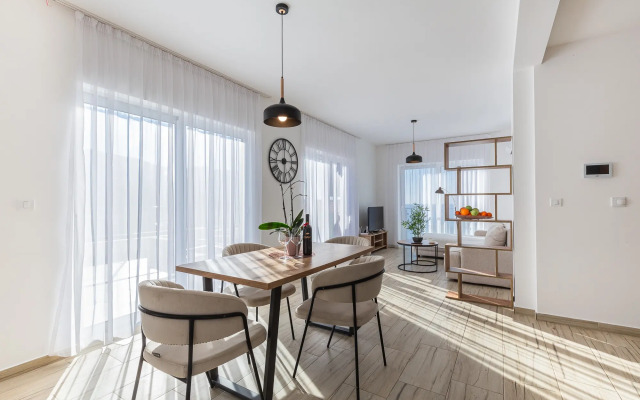 Sunny Side Three Bedrooms Apartment