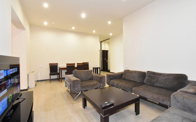 4-Komn. V Zdanii Bulvar Plaza, di644 Flat