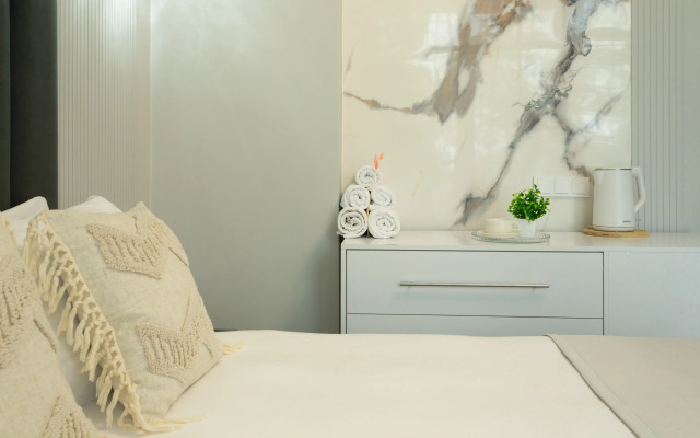 Poslednij Etazh Leta - Stilnaya Studiya u Morya v Sochi (Ashe) Apartments