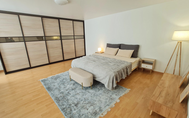Prostornaya Tryoshka Blizko K Tsentru Flat