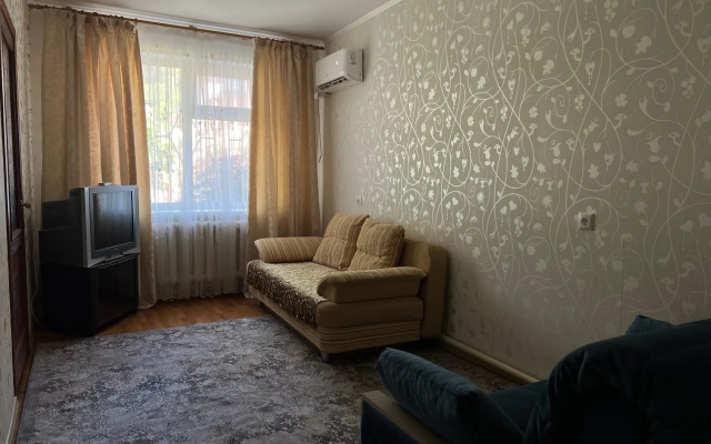 Dom dlya Letnego Otdykha v Tsentre Gelendzhika Private House