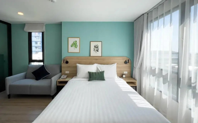 Отель Wellness Stay & Hotel Sukhumvit 107