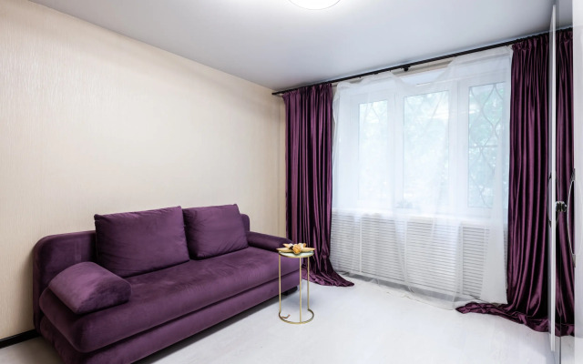Natali na Metro  Sevastopolskaya prostornye Apartments