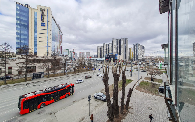 Redisson Blyu Zhdyot Svoikh Gostey Flat