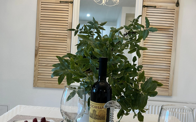 Апартаменты Олива с зоной патио и отдельной спальней