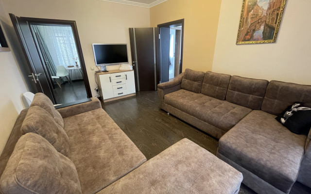 Квартира Уютная 2-х комнатная посуточно в самом центре Владикавказа