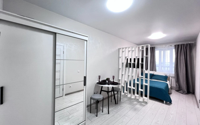 S Novym Sovremennym Remontom Flat