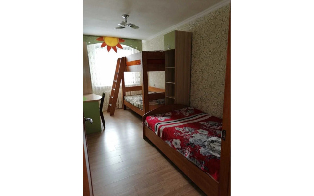 Apartments Trehkomnatnyie v mikrorajone 8a, 42