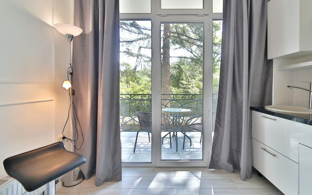 Апартаменты ApartAmore Покровский Парк Стандарт с Видом на Парк