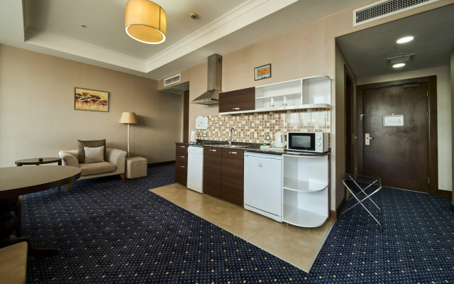 Parkside Hotel & Apartments