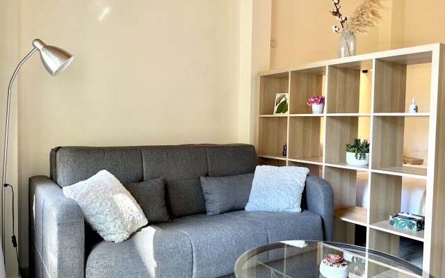 Shikarnye Apartamenty Ryadom s Parizhskoy Ploschadyyu v Khayfe Apartments
