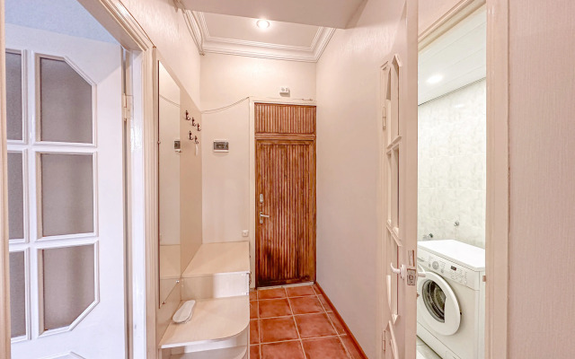 S Frantsuzskim Balkonom Apartaments