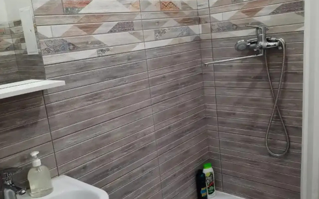 Апартаменты на Гамзатова 7 (447)