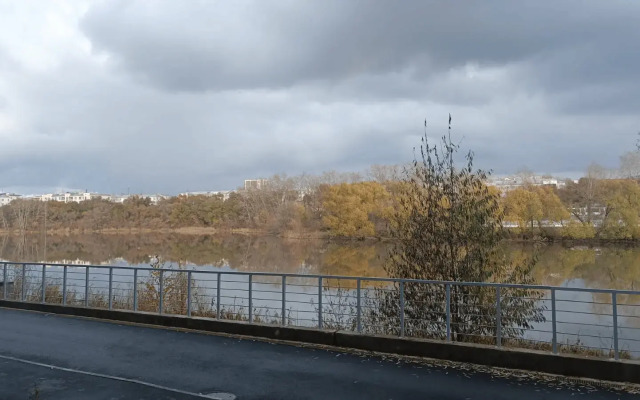 Tsentr. Bereg Reki Apartments