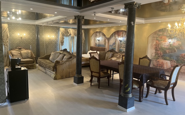 S Basseynom, Saunoy  i Kaminom Private House