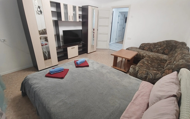 Tryokhkomnatnaya S Razdelnymi Spalnyami I Balkonom Flat
