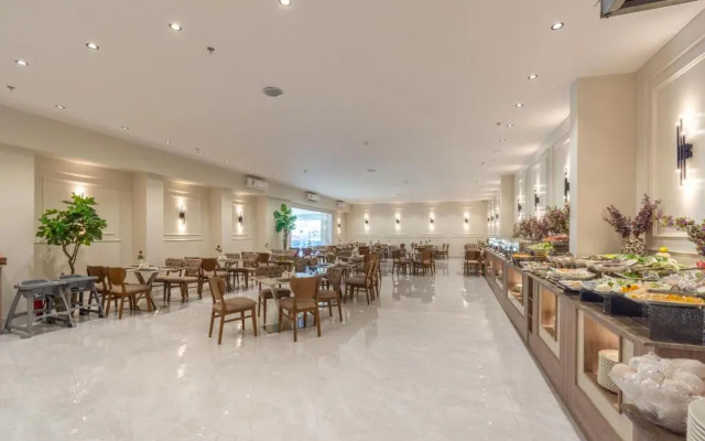 Отель Seven Gardens Hotel