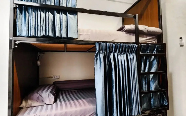 Hostel Noir Cafe and Hostel Chinatown Bangkok