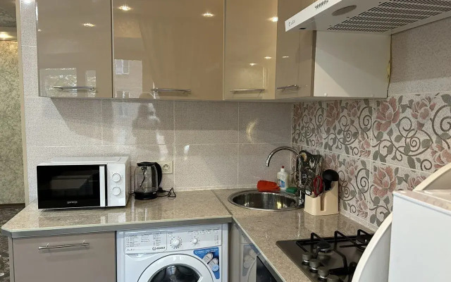 Na Prospekte Oktyabrya 40a Flat