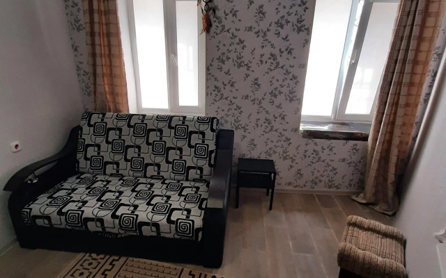 Trekhkomnatnaya Kvartira V Tsentre Na Poptsova