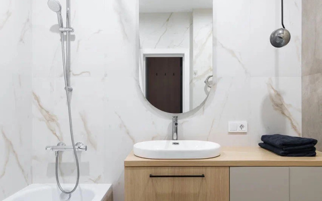 1-Kom Studiya, Minsk-Mir Flat