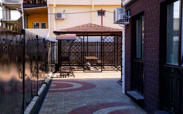 More Rooms na Marsovom Apartment
