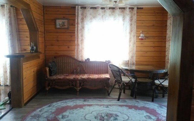 Kottedzh U Petrovny Guest House