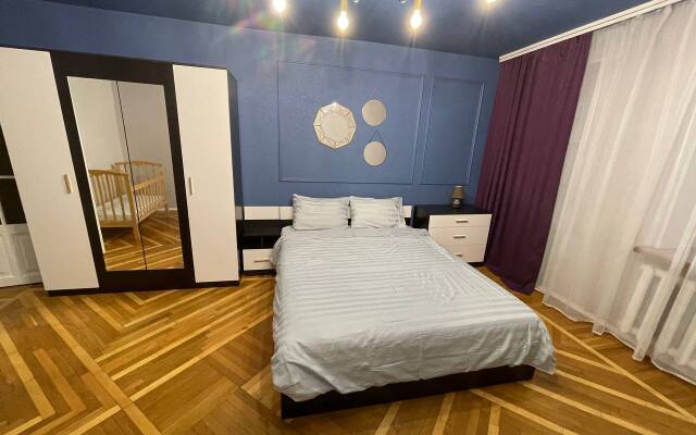 Tolstoy Demonstratsii 38 Flat