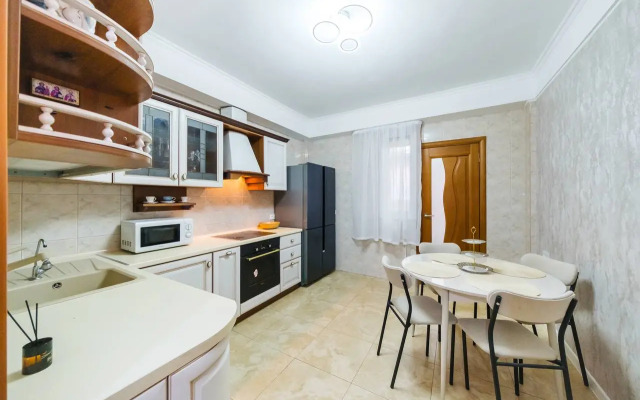 Italyyanskaya S Bolshoy Verandoy Flat