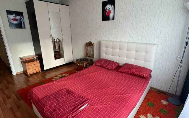 Dvukhkomnatnaya Na Sarmanovskom Flat